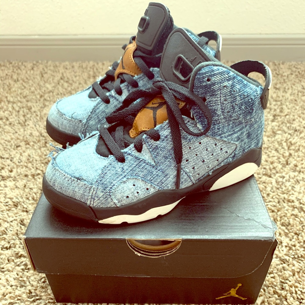 Boys Jordan 6 Retro